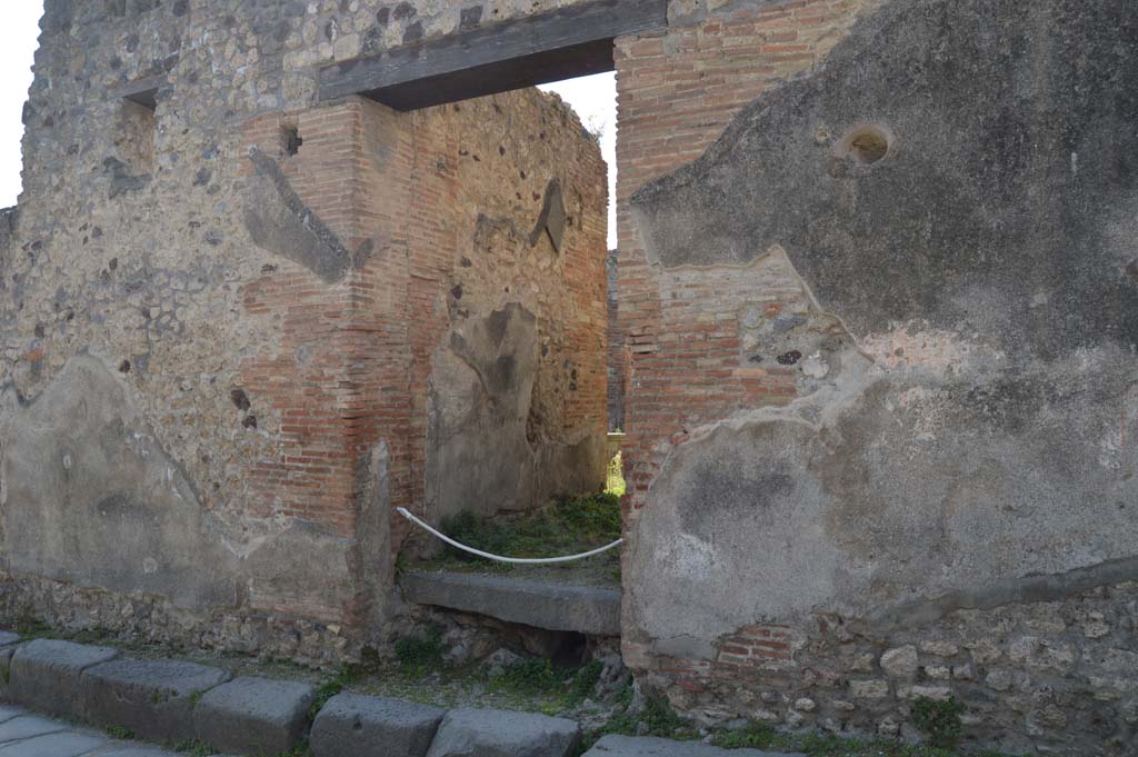 VI.13.16 Pompeii. March 2019. Looking north-west towards entrance doorway.  
Foto Taylor Lauritsen, ERC Grant 681269 DÉCOR.
