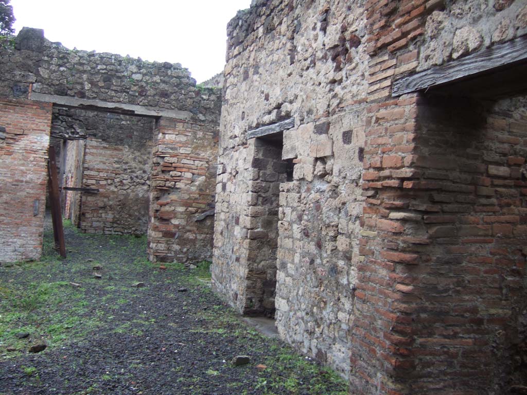 VI.13.16 Pompeii. December 2005. Two doorways to cubicula, on north side of atrium.
