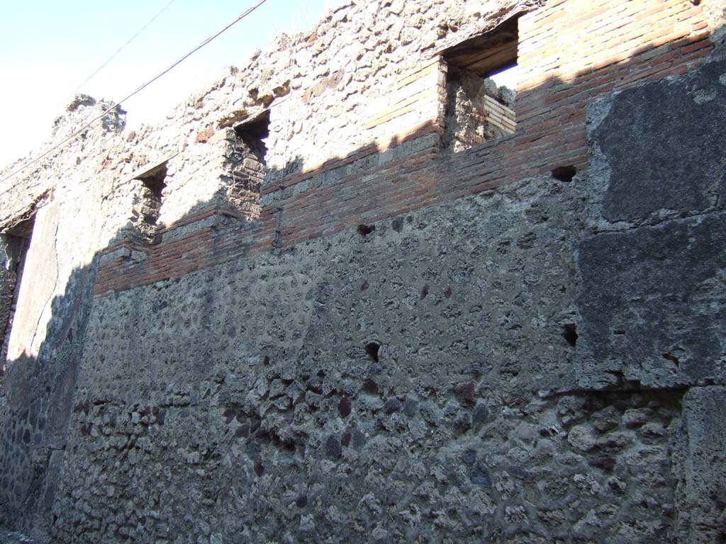 Pompeii. September 2005. Exterior wall between VI.13.19 and VI.13.20