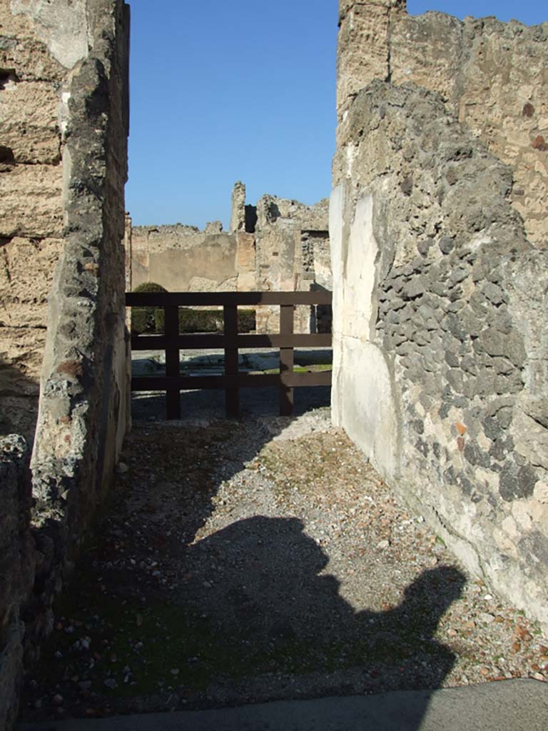 VI.14.12 Pompeii. October 2020. Looking north along entrance corridor.
Photo courtesy of Klaus Heese.
