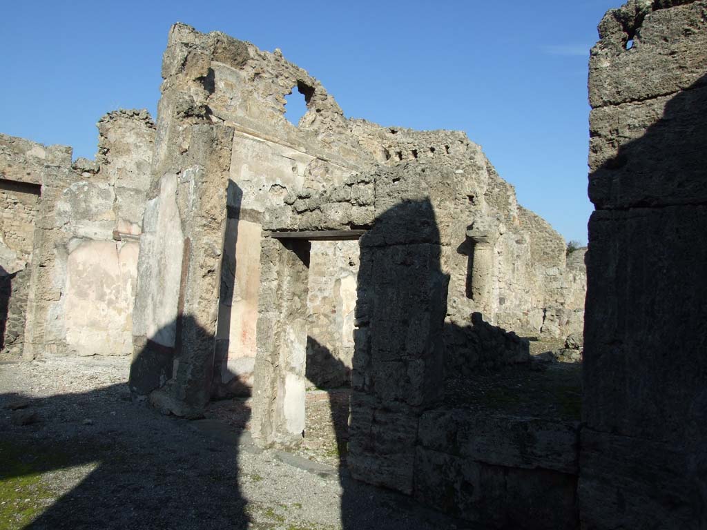 VI.14.12 Pompeii. May 2005. 
Rooms on east side of atrium. On the left, the doorway to the winter triclinium, the east ala, and then two doorways to cubicula.
