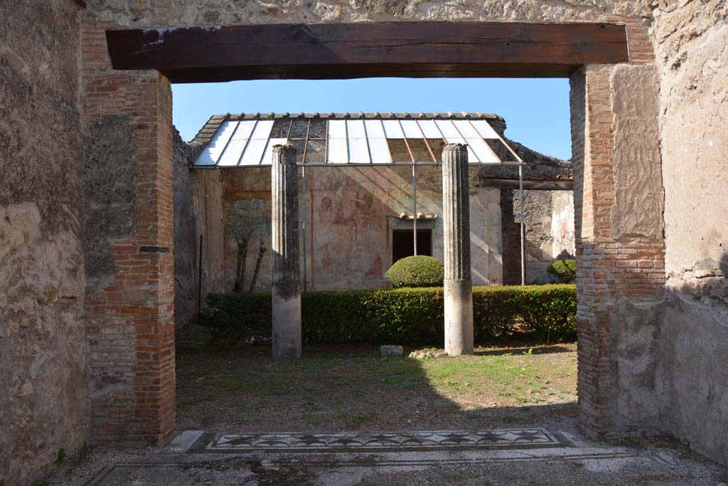VI.14.20 Pompeii. October 2019. Room 4, looking west across threshold of tablinum.
Foto Annette Haug, ERC Grant 681269 DCOR.
