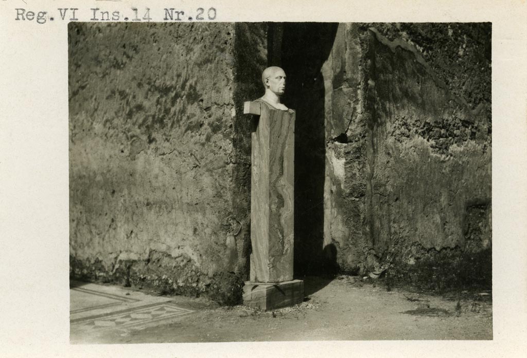 VI.14.20 Pompeii. pre-1937-39. The marble bust of Vesonius Primus is seen on the north side of the tablinum.
Photo courtesy of American Academy in Rome, Photographic Archive.  Warsher collection no. 1847.
