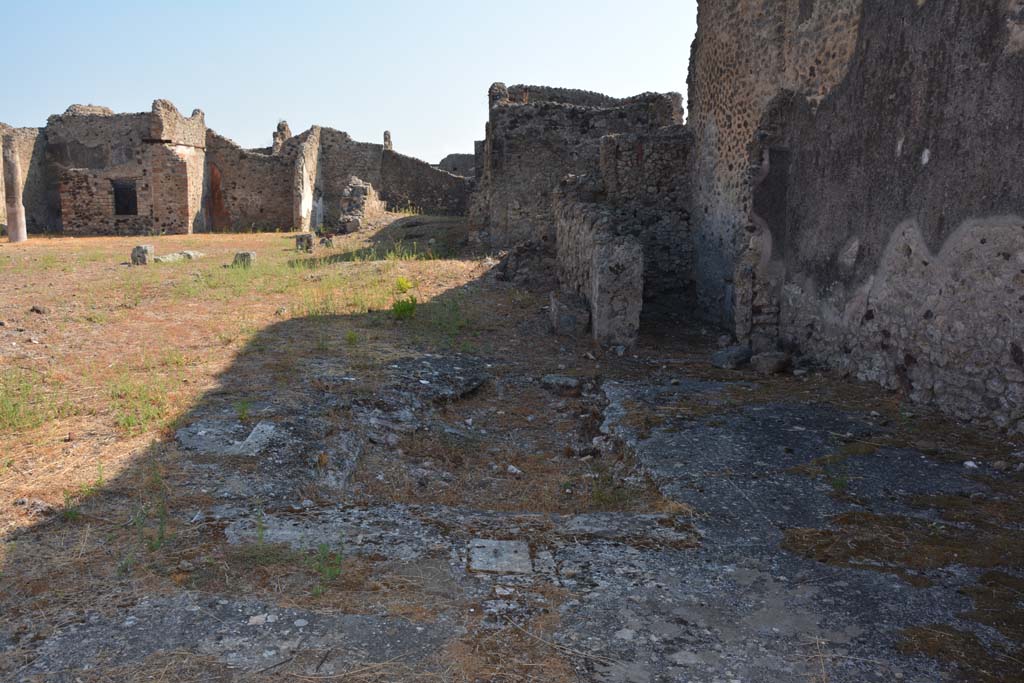 VI.14.39 Pompeii. September 2019. 
Looking east from entrance doorway, across atrium and tablinum, garden area, and exedra at the very rear overlooking the garden. 
Foto Annette Haug, ERC Grant 681269 DÉCOR.
