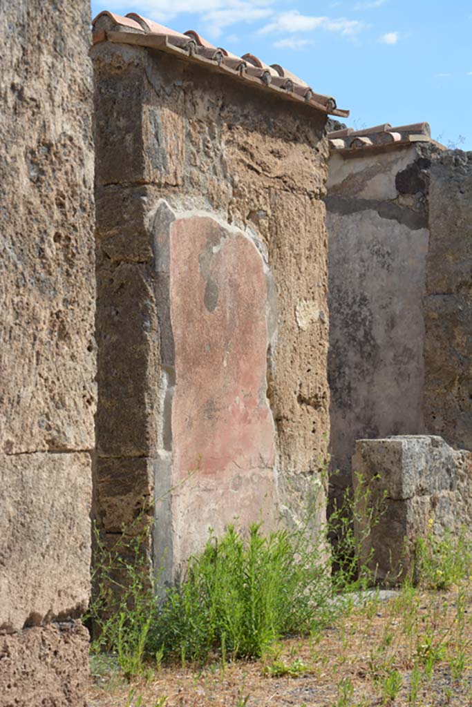 VI.14.43 Pompeii. July 2017. 
North wall of atrium between doorways to room 3, on left, and room 4, on right.
Foto Annette Haug, ERC Grant 681269 DÉCOR.
