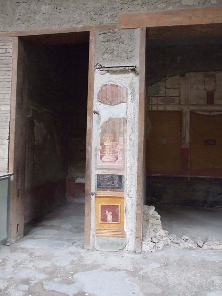 VI.15.1 Pompeii. December 2006. 
Doorways to bedroom on the south side of atrium, on left, with ala, on right.
