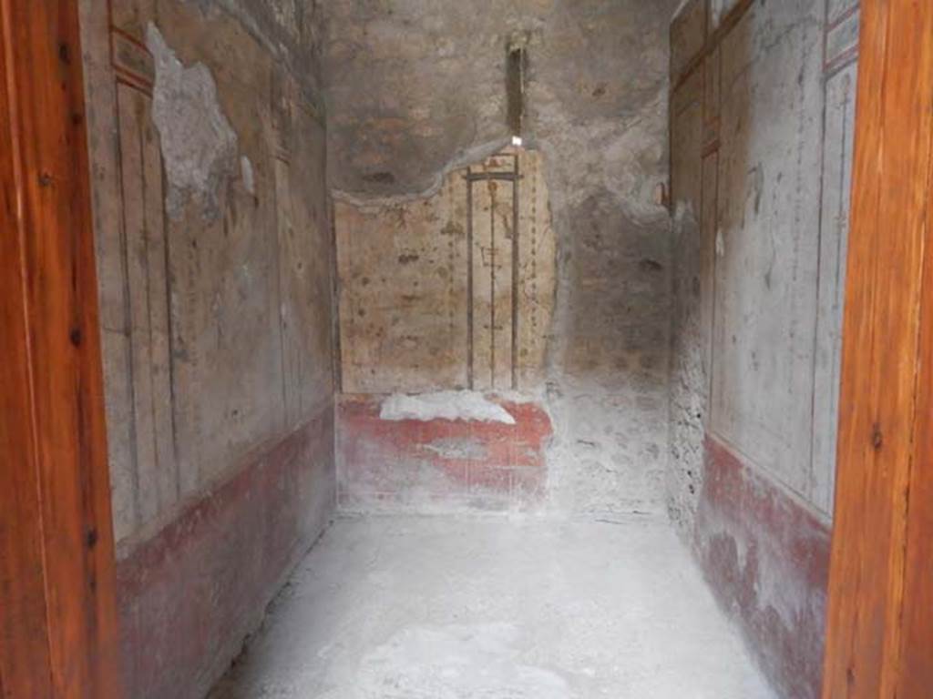 VI.15.1 Pompeii. May 2017. South side of atrium, looking south through doorway into cubiculum/bedroom.   Photo courtesy of Buzz Ferebee.
