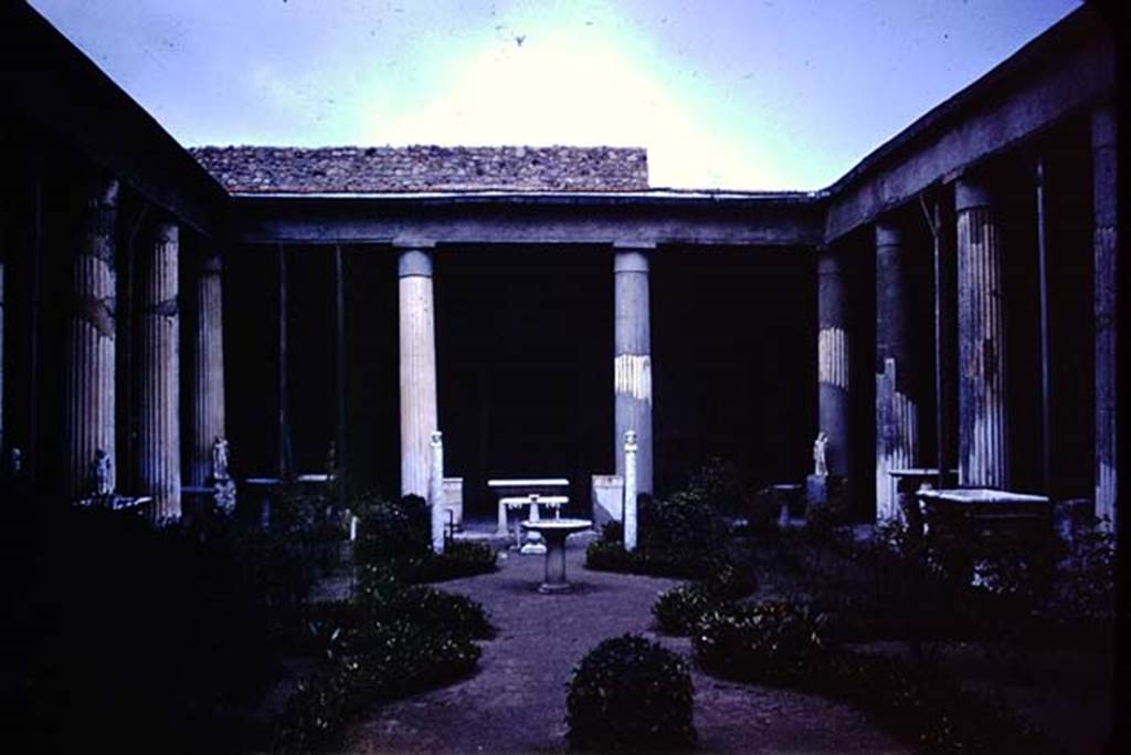 VI.15.1 Pompeii. 1955. Looking towards north end of garden area. Photo by Stanley A. Jashemski.
Source: The Wilhelmina and Stanley A. Jashemski archive in the University of Maryland Library, Special Collections (See collection page) and made available under the Creative Commons Attribution-Non Commercial License v.4. See Licence and use details.
J55f0480 and 497
