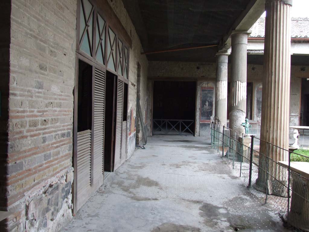 VI.15.1 Pompeii. December 2006. Looking east along north side of peristyle towards north-east corner.