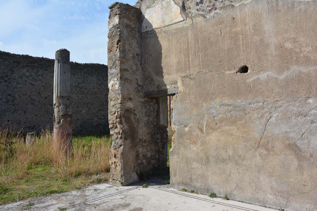 VI 15 5 Pompeii. March 2019. Tablinum 7, looking west along north wall.
Foto Annette Haug, ERC Grant 681269 DCOR.
