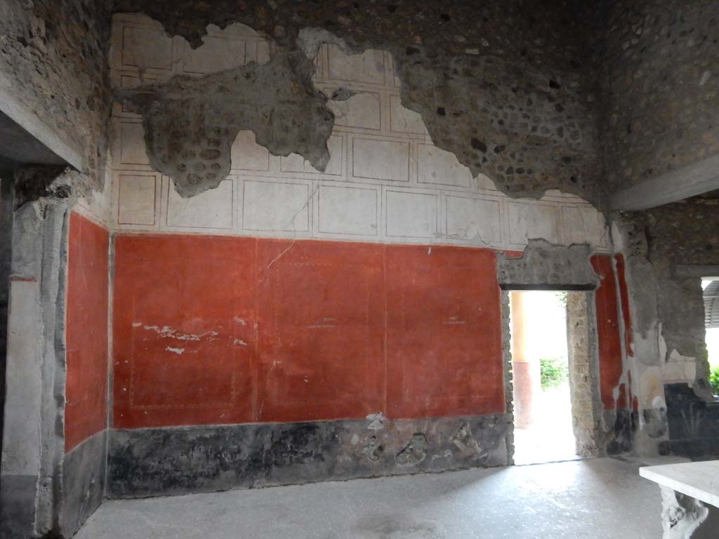 VI.15.8 Pompeii. June 2019. South wall of atrium with doorway to portico. Photo courtesy of Buzz Ferebee.