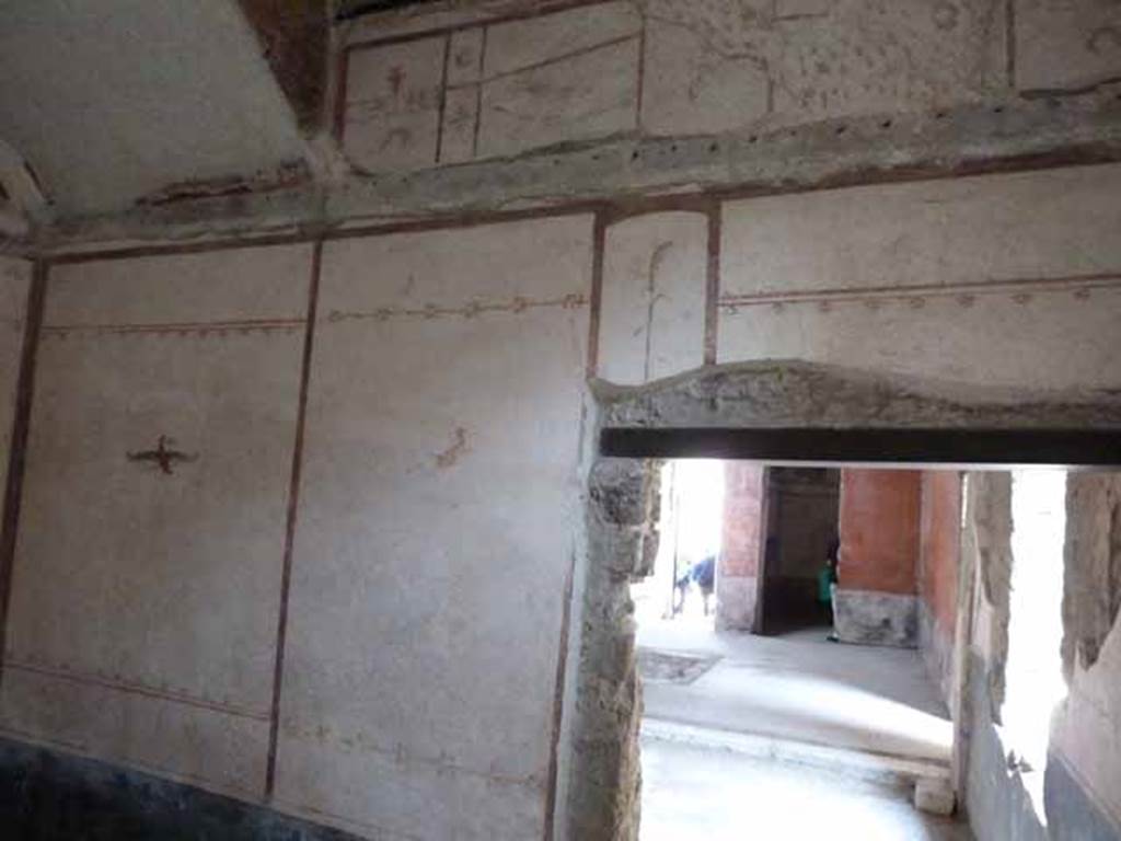 VI.15.8 Pompeii. May 2010. East wall of cubiculum with doorway to tablinum, and atrium.