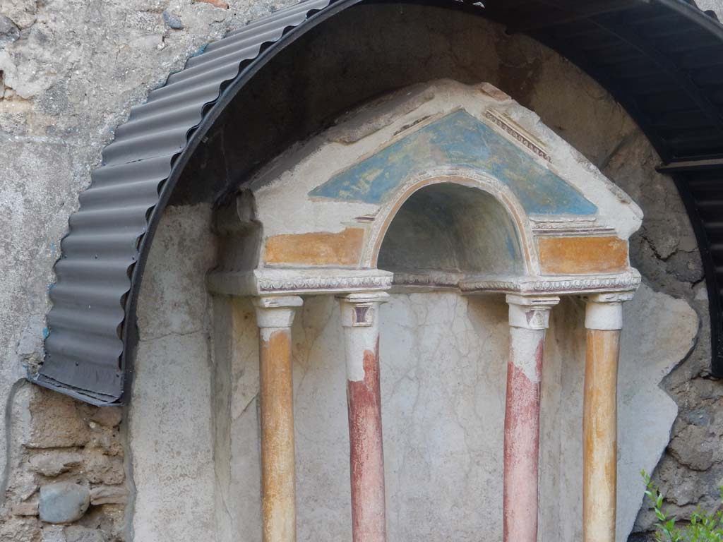 VI.15.8 Pompeii. June 2019. Painted columns and pediment on household shrine in the garden. 
Photo courtesy of Buzz Ferebee.
