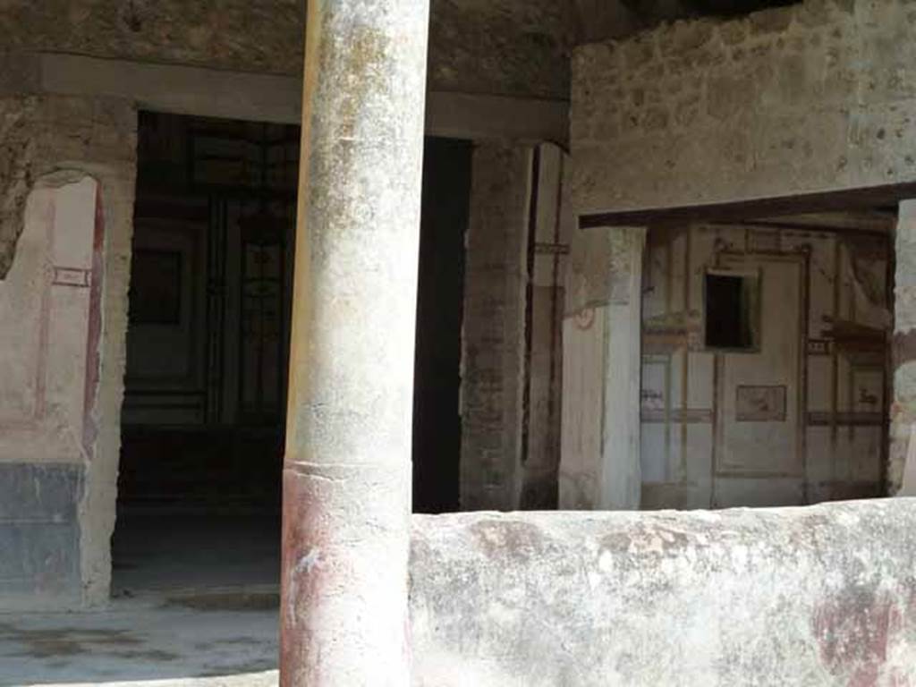 VI.15.8 Pompeii. May 2010. Portico, with doorways to oecus and summer triclinium.