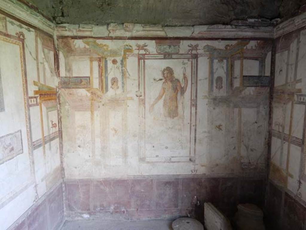 VI.15.8 Pompeii. May 2015. Looking into summer triclinium from portico. Photo courtesy of Buzz Ferebee.
