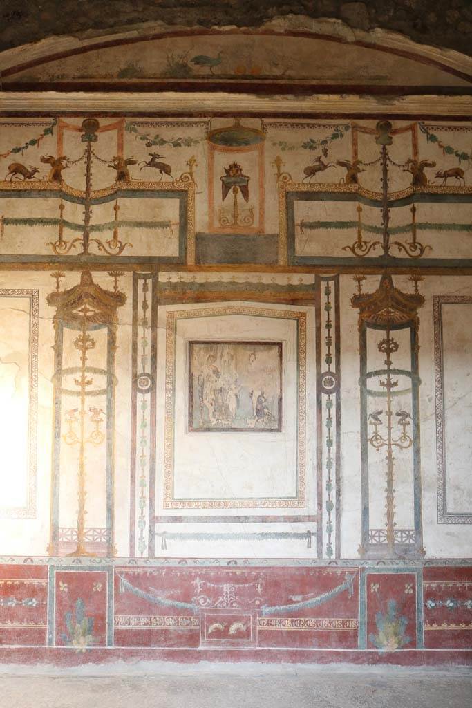 VI.15.8 Pompeii. December 2018. Detail from centre of east wall. Photo courtesy of Aude Durand.