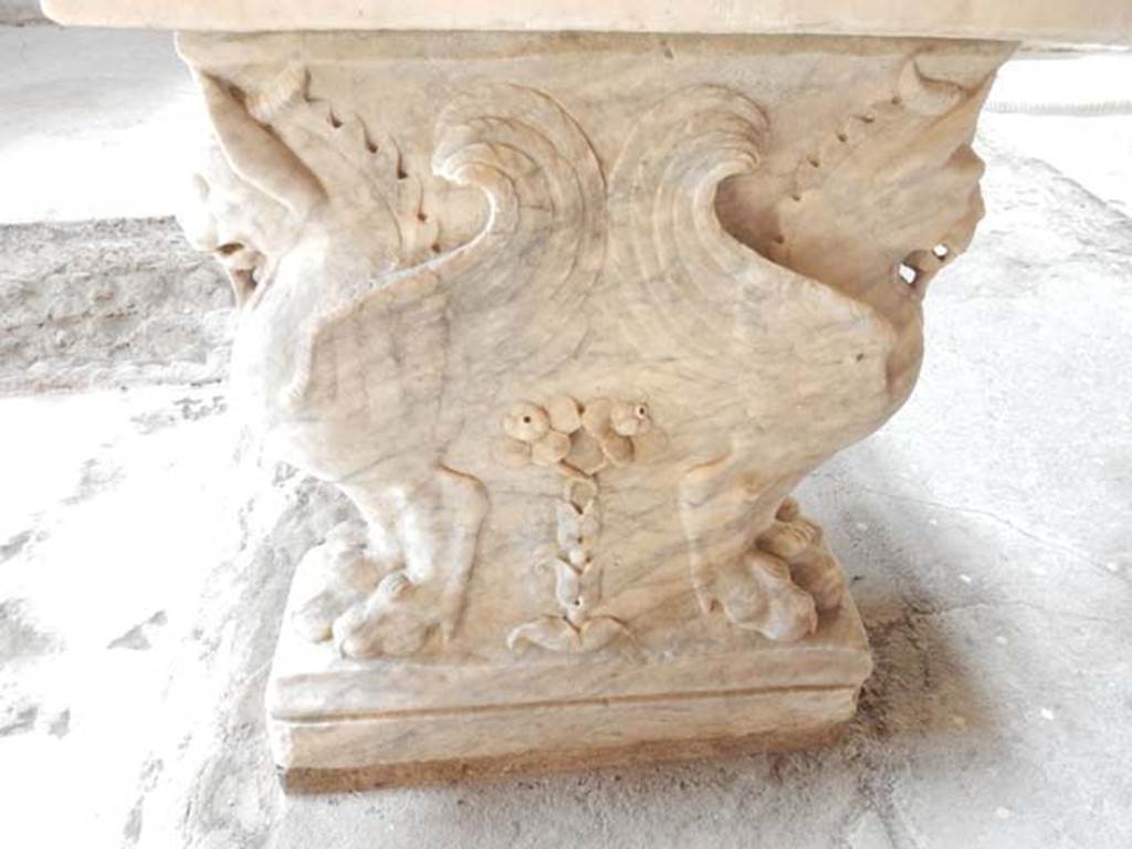 VI.15.8 Pompeii. May 2015. Looking towards decorative north side of marble table. Photo courtesy of Buzz Ferebee.
