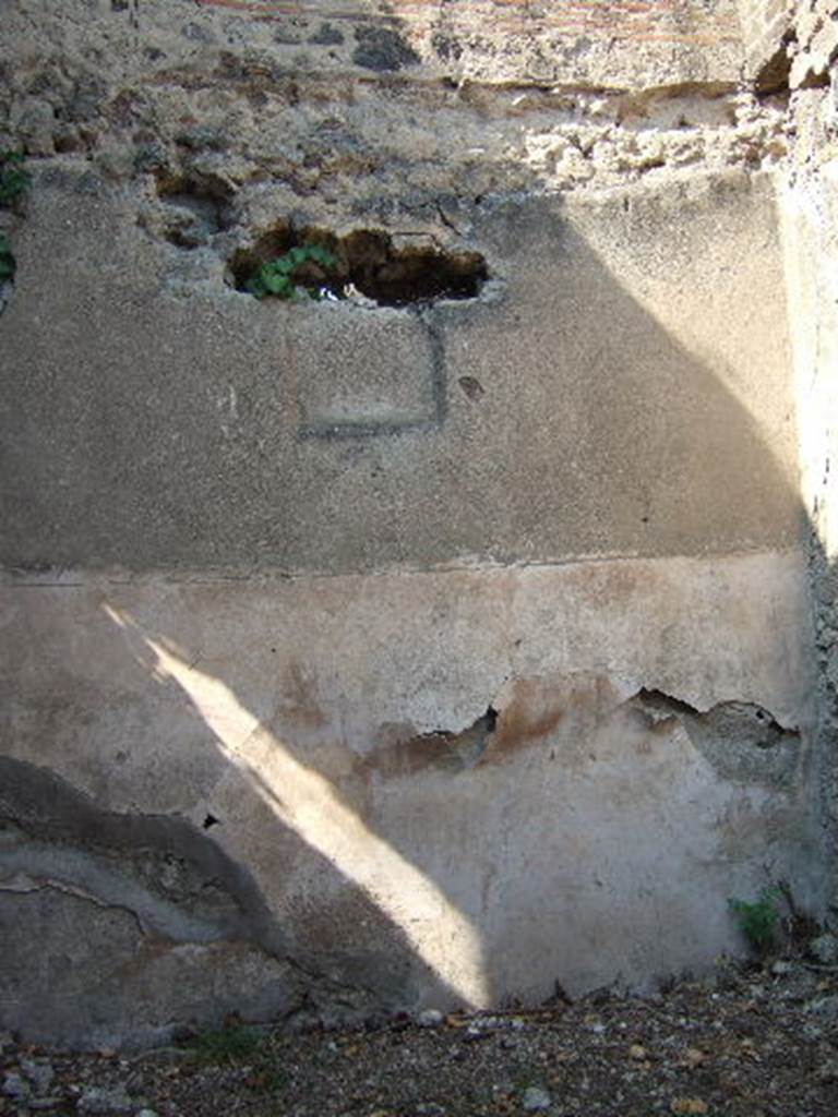 VI.15.20 Pompeii. September 2005. North wall of triclinium.
