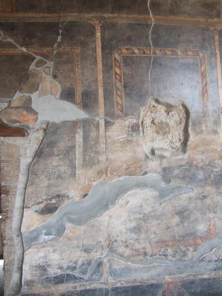 VI.16.7 Pompeii. May 2006.  West wall of room F, west portico.