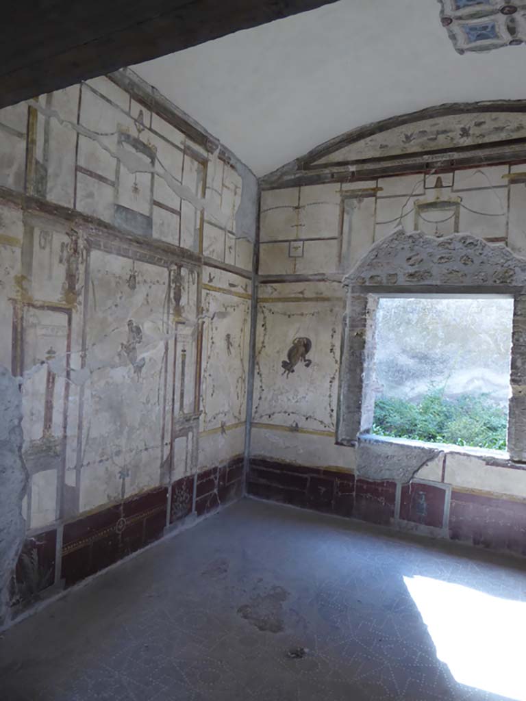 VI.16.7 Pompeii. September 2015. Room Q, looking towards south-west corner and window in west wall.
Foto Annette Haug, ERC Grant 681269 DÉCOR.
