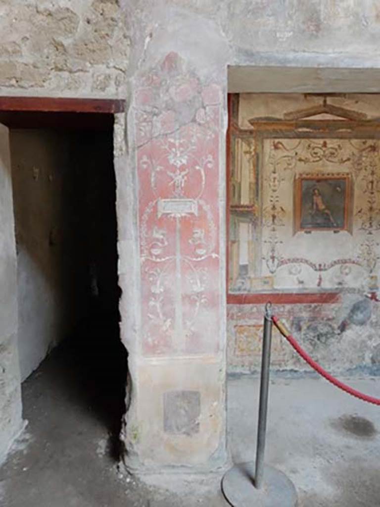 VI.16.15 Pompeii. May 2015. Doorway to room E, on west side of atrium. Photo courtesy of Buzz Ferebee.
