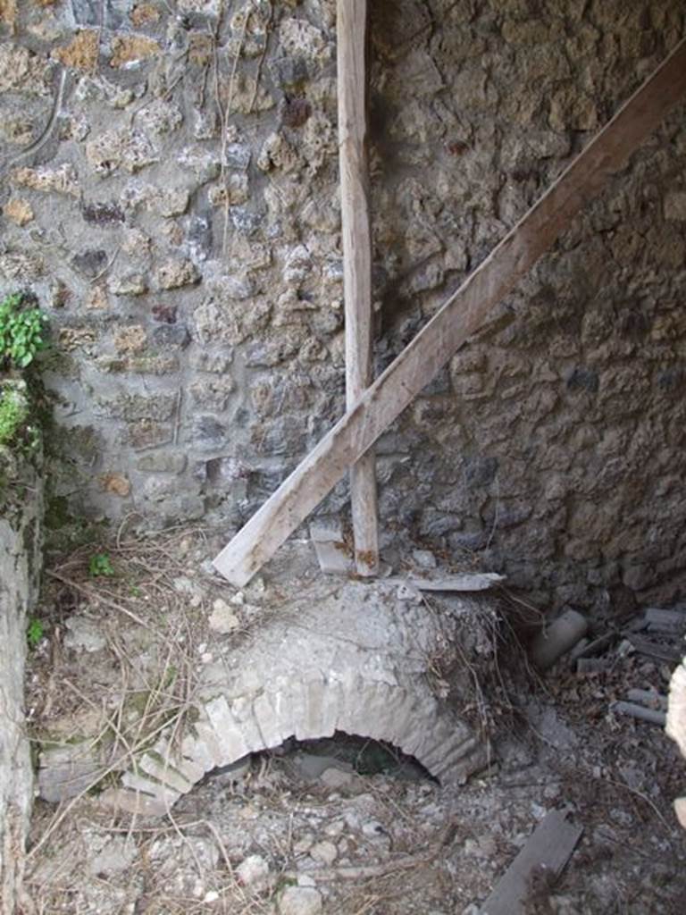 VI.16.29 Pompeii. March 2009. Room J, remains of hearth (c) against east wall in north-east corner.