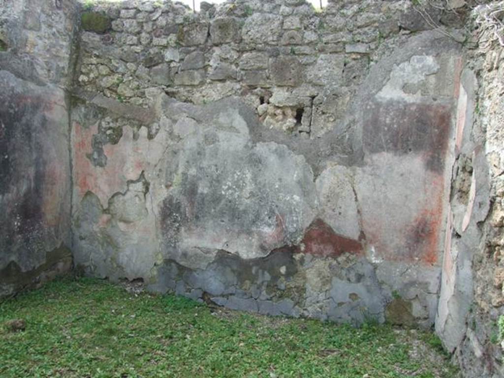 VI.16.32 Pompeii. March 2009. Room E, west wall with site of central panel (height 1.08m width 0.76m). According to NdS, the central panel was very faded but the subject was recognisable. On the right sitting above a cliff was a naked Polyphemus, with a sheep nearby. On the left would have been Galatea, arriving on the back of a dolphin, but this was mostly destroyed. She was clothed in a yellow tunic with red cloak on top, and in her right hand she carried a leaf. See Notizie degli Scavi, 1908, (p.297).
