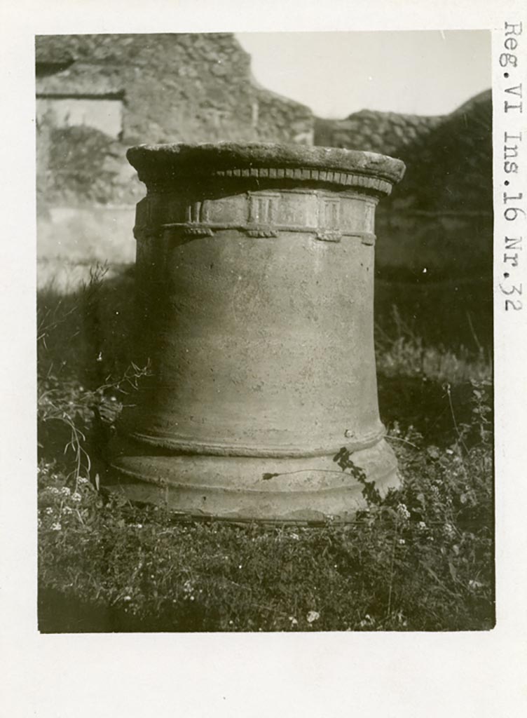 VI.16.32 Pompeii, according to Warsher. Pre-1937-39. Terracotta puteal.
Photo courtesy of American Academy in Rome, Photographic Archive. Warsher collection no. 1050.

