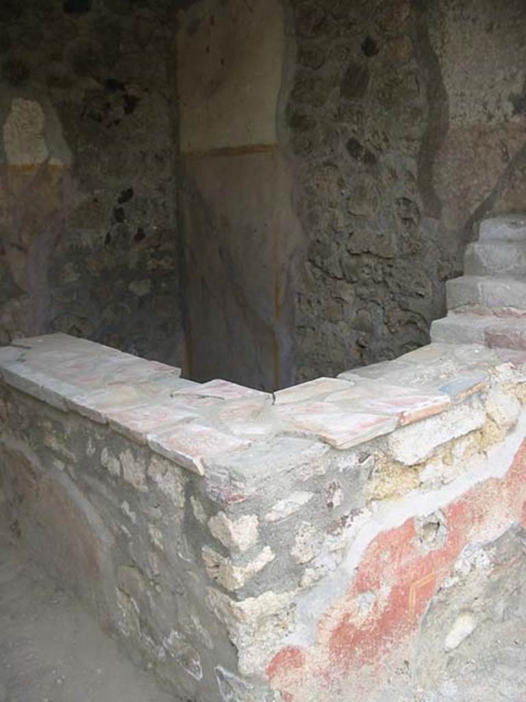 VI.16.33 Pompeii. May 2003. Two-sided masonry counter, and shelving for display.
Photo courtesy of Nicolas Monteix.
