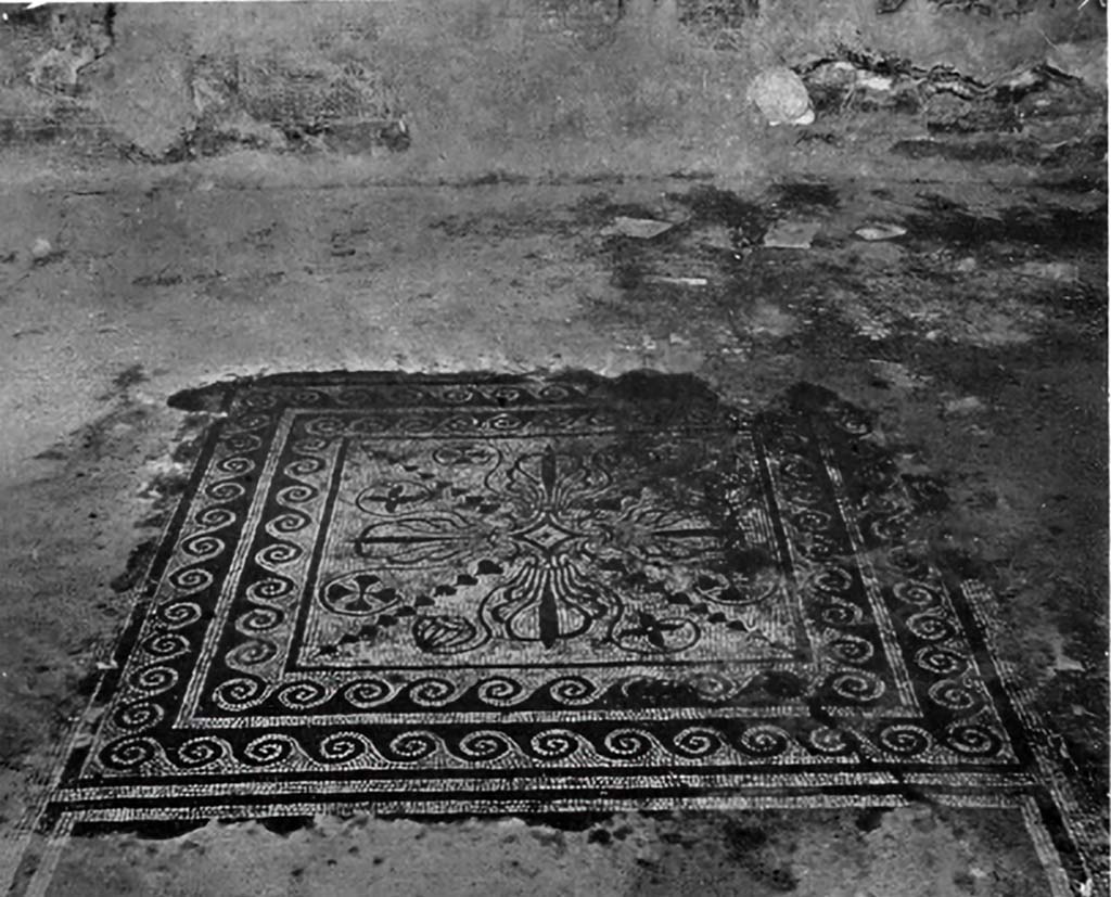 VI.16.36 Pompeii. c.1930. Triclinium H, central emblema in flooring.
See Blake, M., (1930). The pavements of the Roman Buildings of the Republic and Early Empire. Rome, MAAR, 8, (p. 90, 114 & Pl.34, tav.3).
