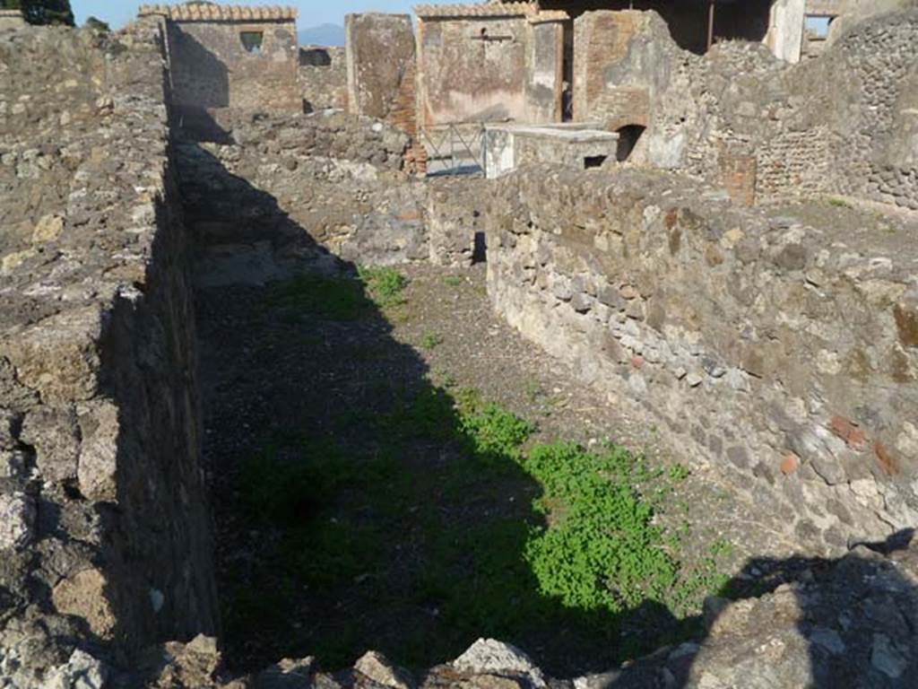 VI.17.4 Pompeii. May 2011. Looking east from corridor across “room on the north side at the rear of VI.17.3”, a triclinium.
