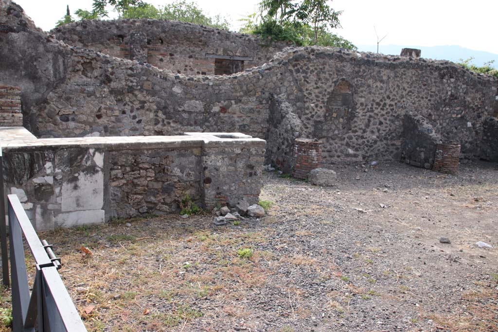 VI.17.4 Pompeii. September 2021. Looking towards south wall. Photo courtesy of Klaus Heese.

