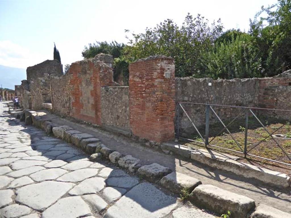 VI.17.10, 9 and 8 Pompeii. October 2014. Street façade on west side of Via Consolare, looking south. Photo courtesy of Michael Binns.
