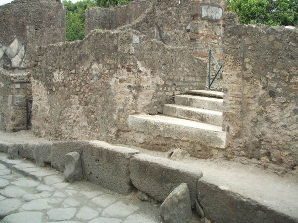 VI.17.10 Pompeii. May 2005. Ramp in pavement outside entrance on Via Consolare.