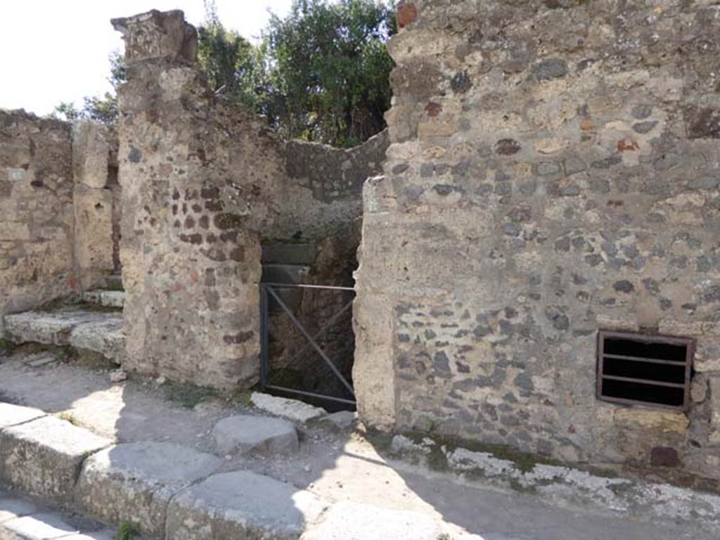 VI.17.13–12 Pompeii. Street façade and doorways to VI.17.13 with steps, on left, and VI.17.12, on right. Photo courtesy of Michael Binns.

