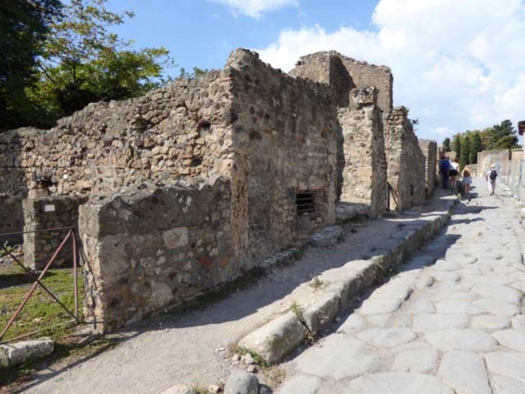VI.17.14–13 Pompeii. October 2014. Looking north-west along street-front façade. On the left is VI.17.15. Photo courtesy of Michael Binns.
