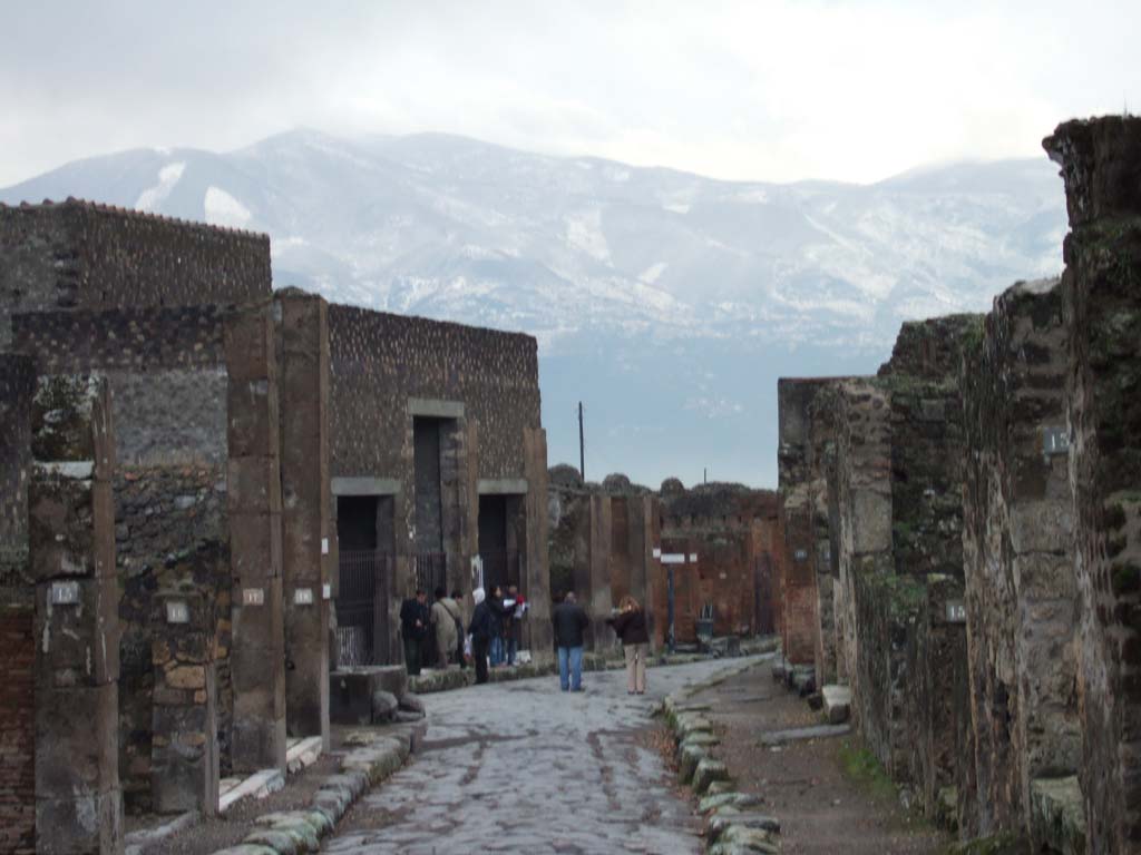 VI.1 Pompeii, on left. December 2005.             Via Consolare looking south.                                     VI.17.13 on right.