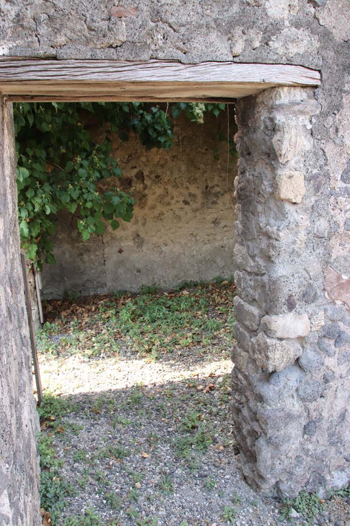 VI.17.13 Pompeii. September 2021. 
Looking through doorway in west wall of triclinium into second room on north side of atrium. 
Photo courtesy of Klaus Heese.
