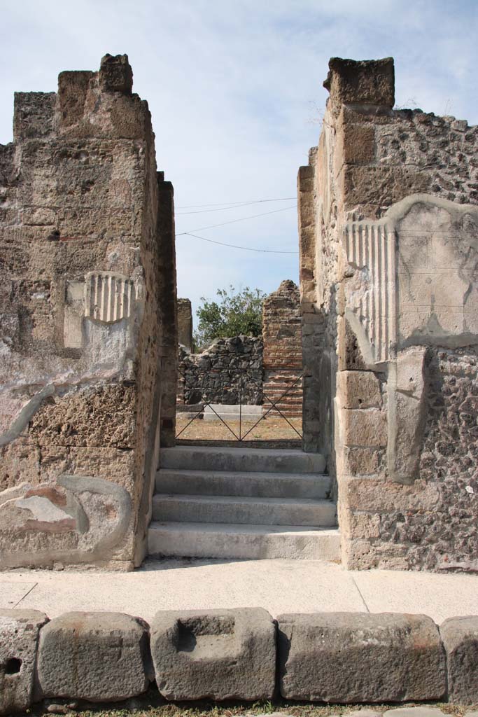 VI.17.32 Pompeii. September 2021. Entrance doorway. Photo courtesy of Klaus Heese.