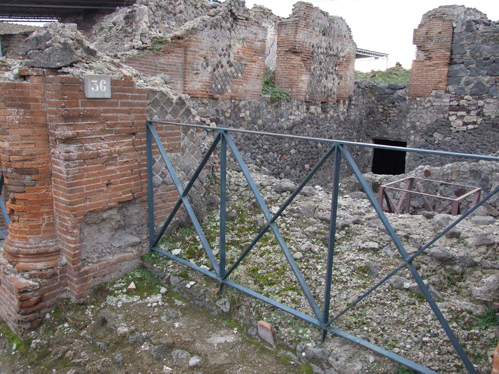 VI.17.36 Pompeii. December 2007. Entrance looking south west at the different levels.