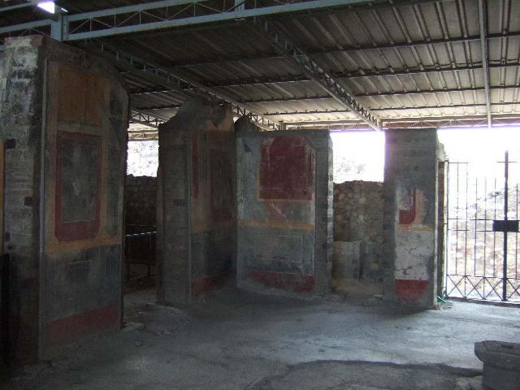 VI.17.42 Pompeii. May 2006. Rooms 6 and 5 in north-east corner of atrium.

 
