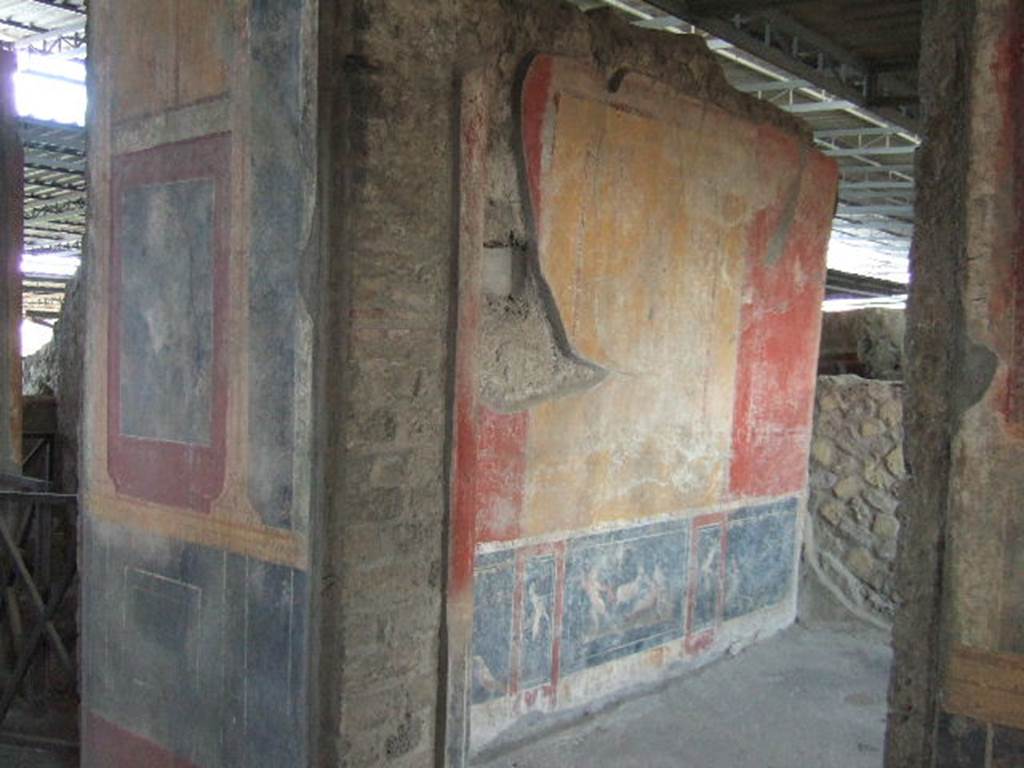 VI.17.42 Pompeii. May 2006. Looking in to triclinium 6, west wall.