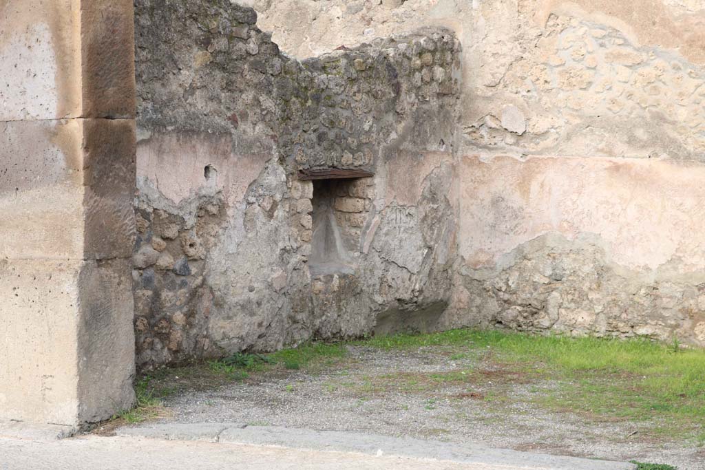 VII.1.7, Pompeii. December 2018. Looking towards west wall with niche/recess. Photo courtesy of Aude Durand.
