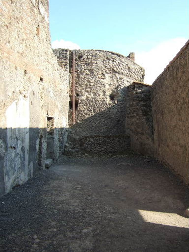 VII.1.8 Pompeii. September 2005. Room 8, anteroom of womens baths, looking south. The doorway to praefurnium 7 is on the left.