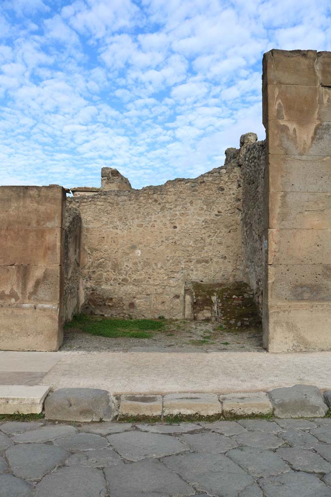 VII.1.9 Pompeii. December 2018. 
Looking north to entrance doorway. Photo courtesy of Aude Durand.
