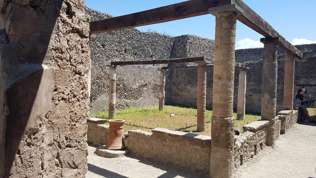 VII.1.47 Pompeii. August 2023. Looking south-east across peristyle 19. Photo courtesy of Maribel Velasco.