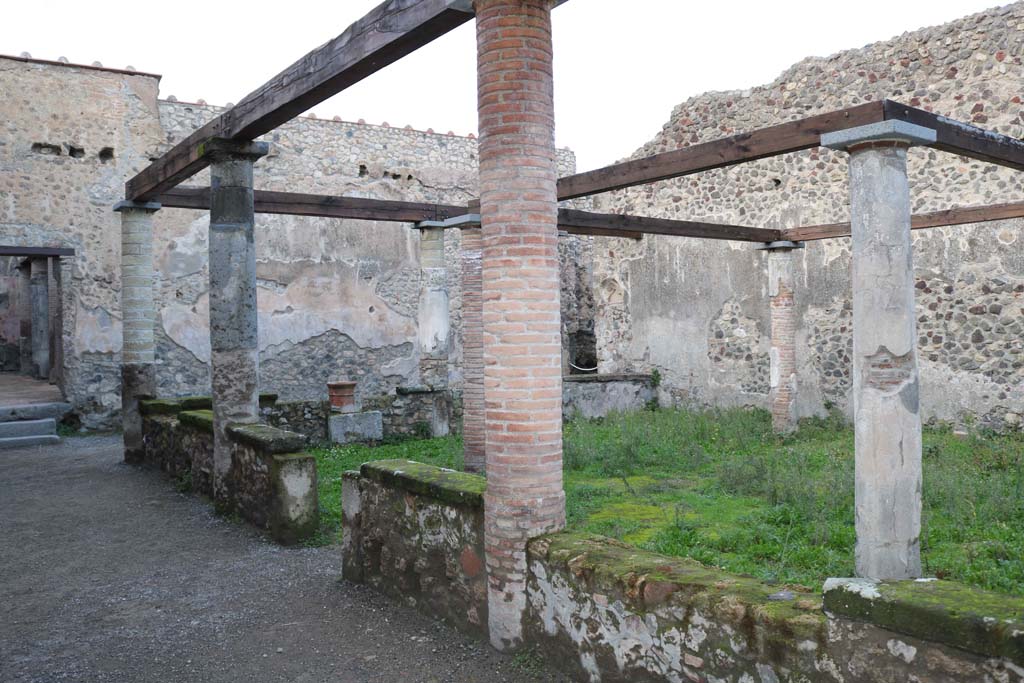 VII.1.47 Pompeii. December 2018. Peristyle 19, looking north-east. Photo courtesy of Aude Durand.