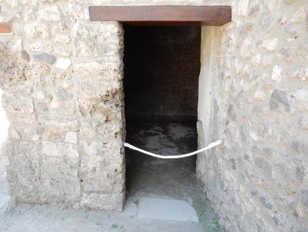 VII.1.47 Pompeii. May 2017. Doorway to small room 20, in south-west corner of peristyle. Photo courtesy of Buzz Ferebee.
