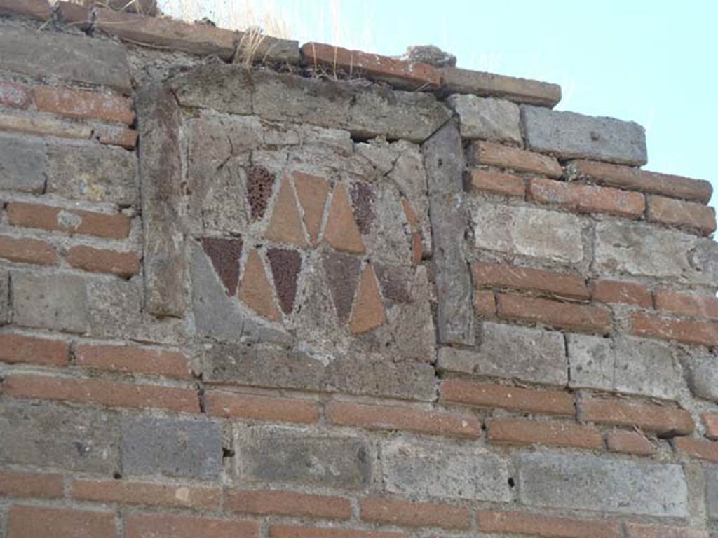 VII.2.2 Pompeii. September 2015. Terracotta plaque on pilaster between VII.2.1 and VII.2.2.