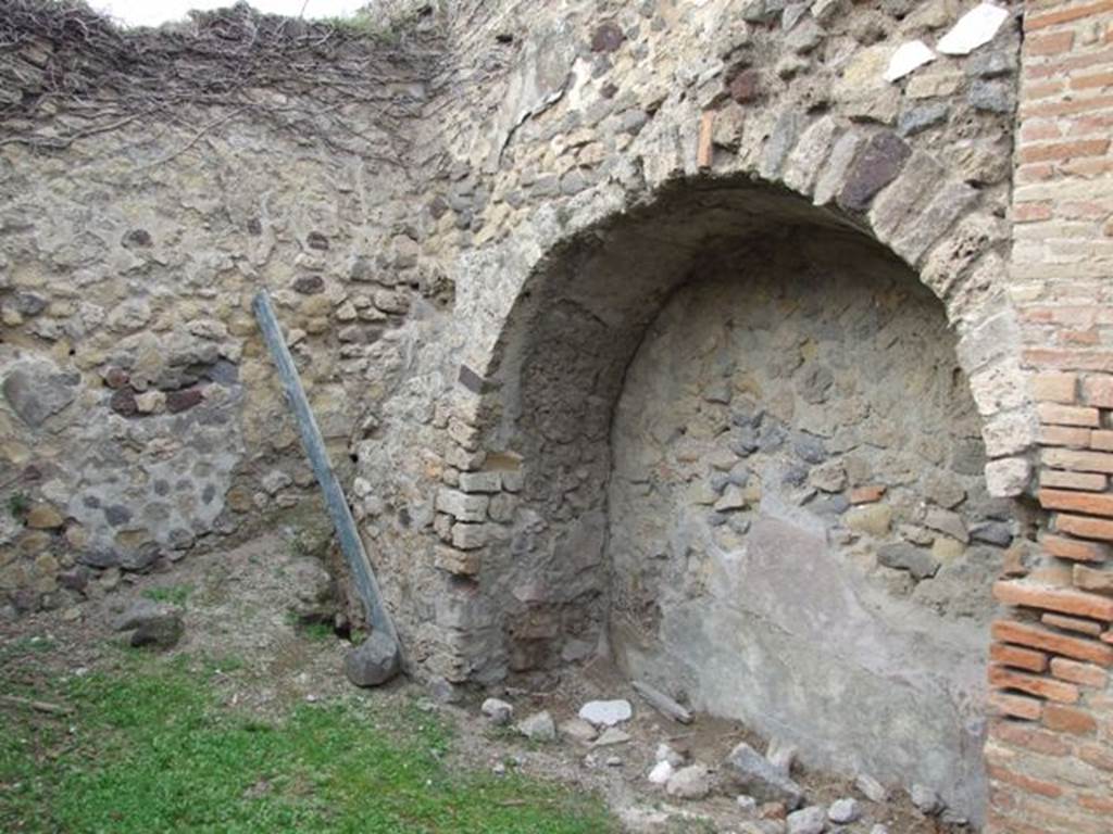 VII.2.7 Pompeii. Shop. December 2007. Arched niche under masonry staircase on north wall.